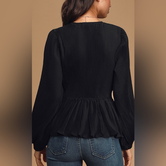 Brand New | Lulu’s Pleated Tie Front Top - Picture 2 of 3